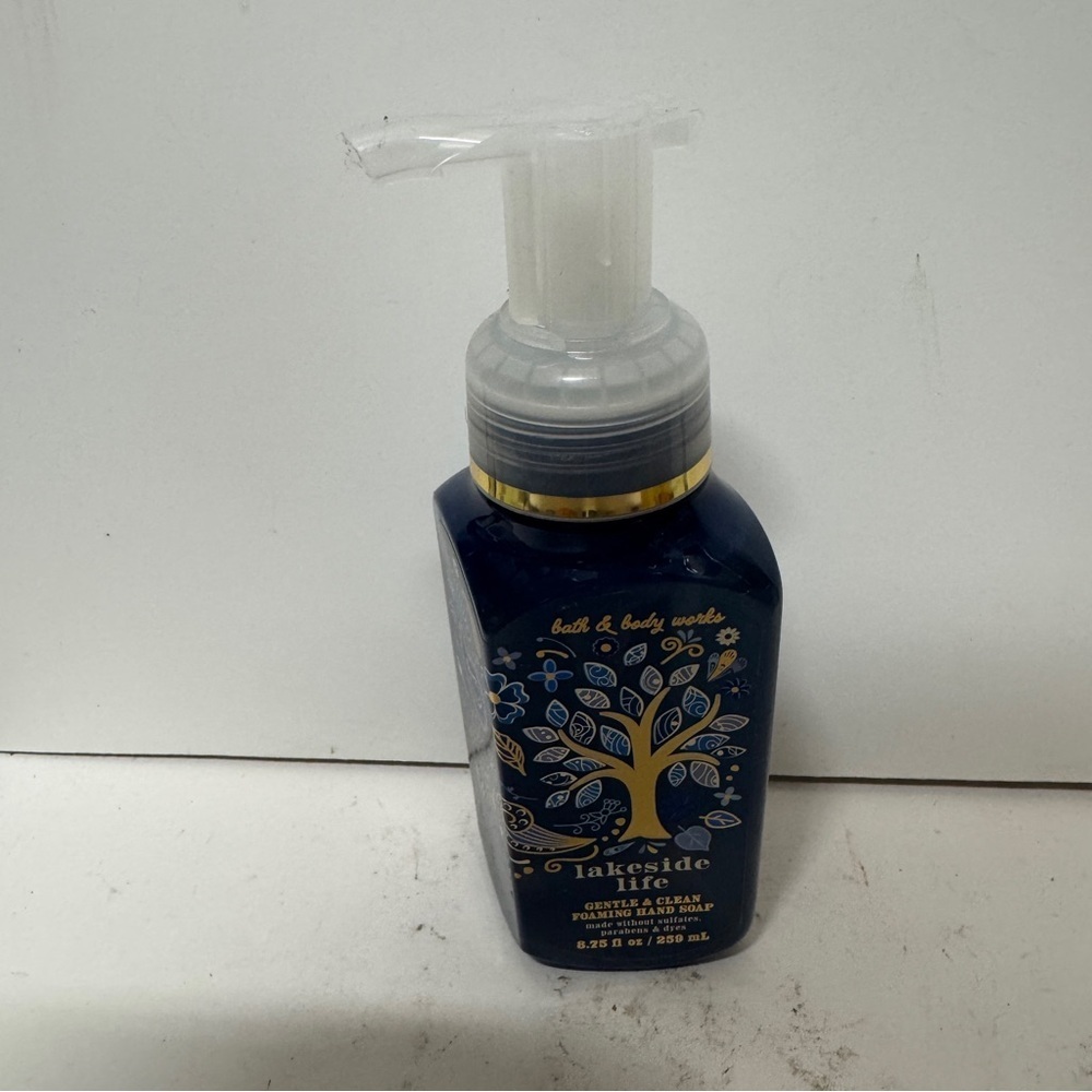 Bath Body Works Lakeside Life Gentle & Clean Foaming Hand Soap 8.75 OZ
